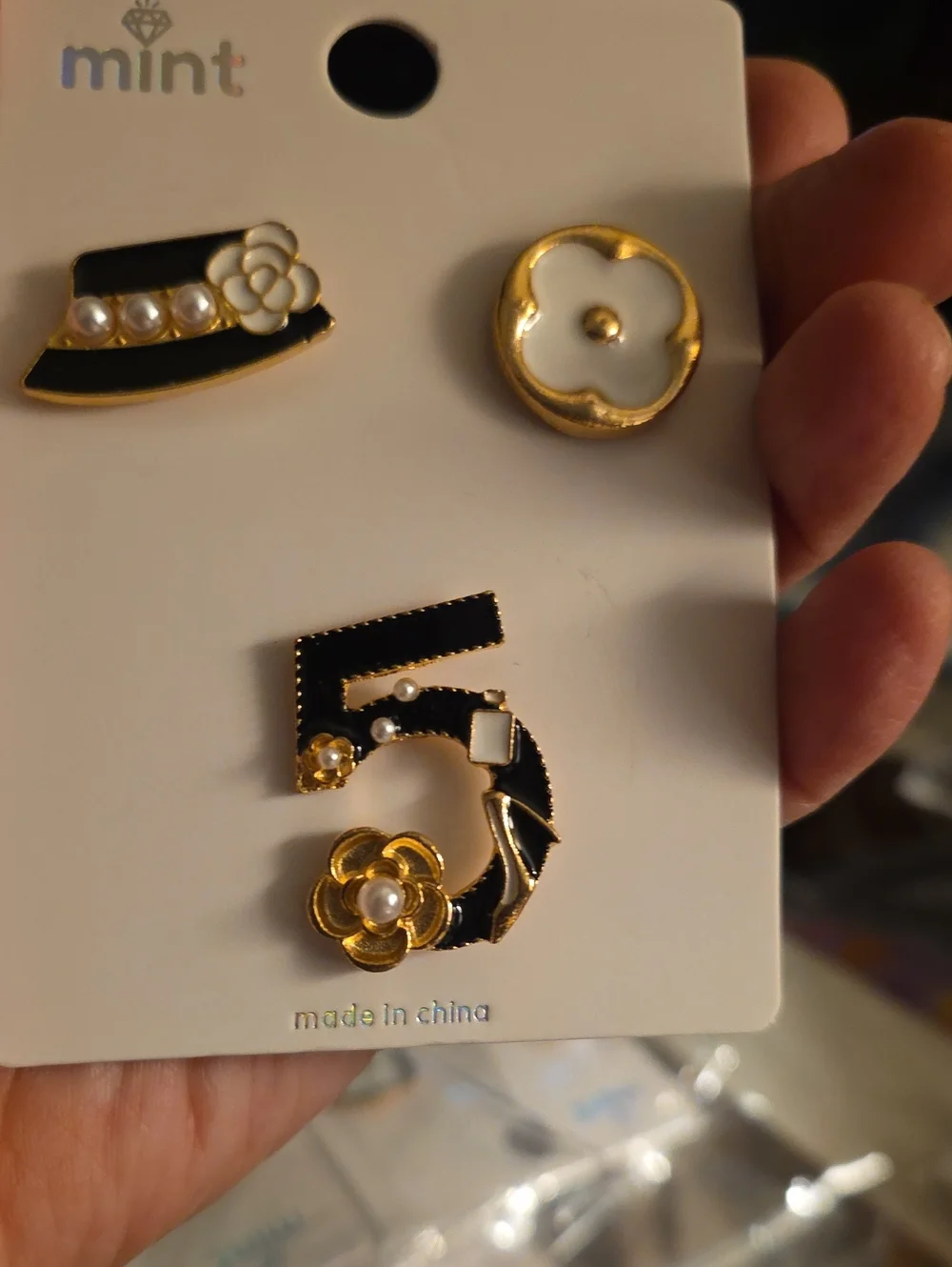 Mint Women's Black & Gold Number 5 Pin Set